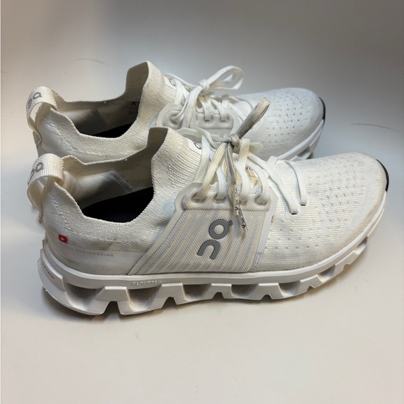 On Running Women's Cloudswift White Athletic Shoes - Picture 1 of 6